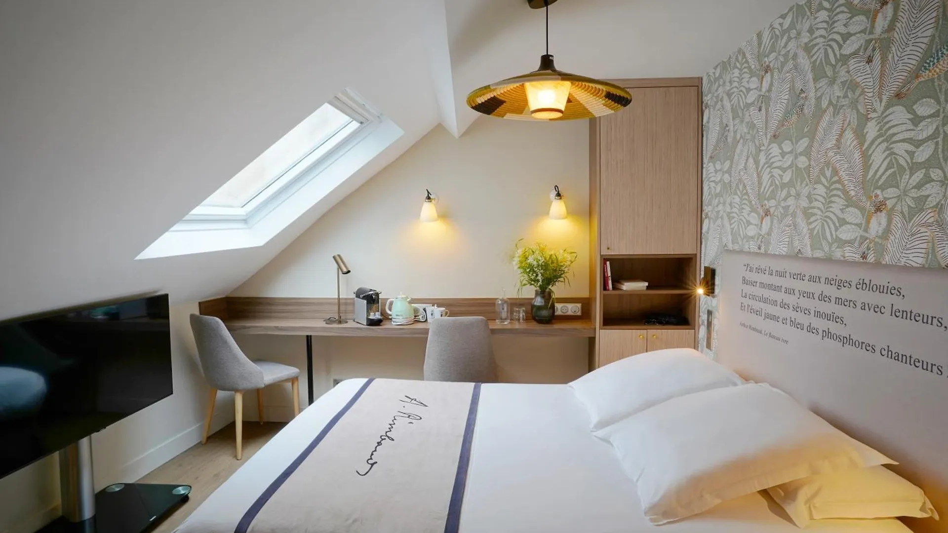 Hotel Litteraire Arthur Rimbaud, Bw Signature Collection